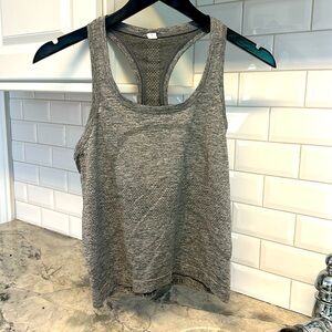 Lululemon swiftly tech racerback tank 2.0 waist length, size 6